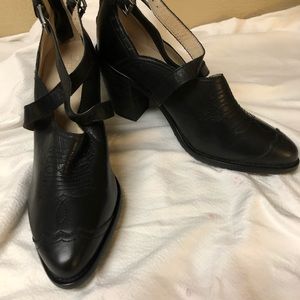 NWOB GEE WAWA Anthropologie Cody Black  Booties